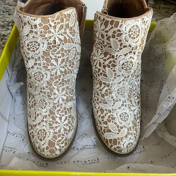Very Volatile Women's Lace Overlay Ankle Boots - Cream and Tan - Picture 2 of 8